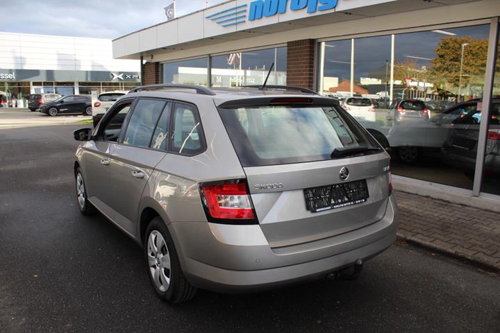 Orange Skoda Fabia fra 2017