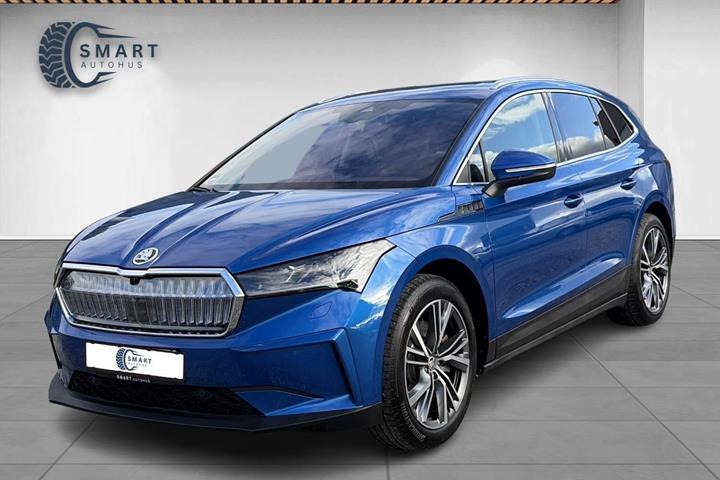 Blå Skoda Enyaq fra 2023 set udefra