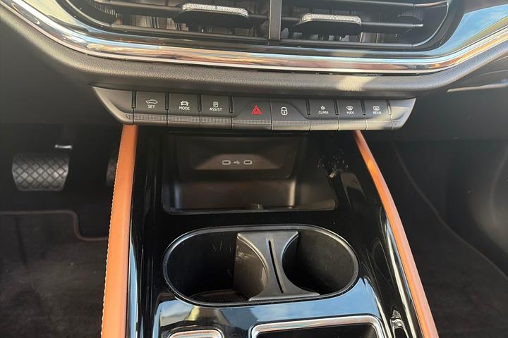 Blå Skoda Enyaq fra 2023
