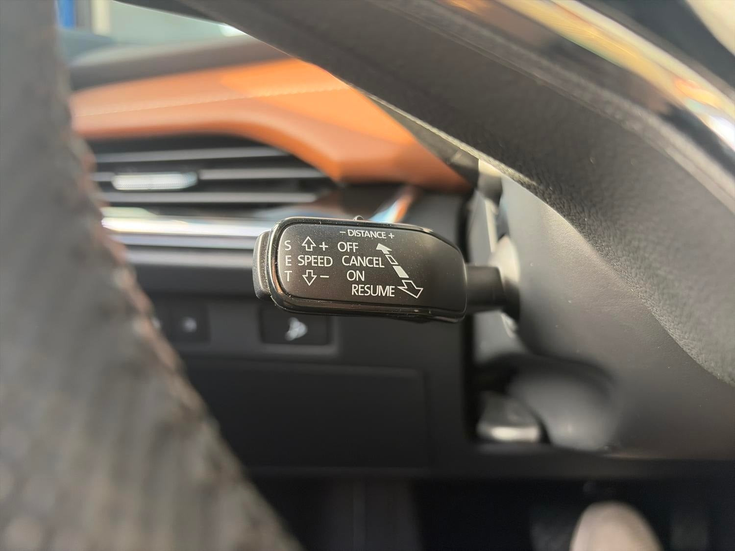 Blå Skoda Enyaq fra 2023