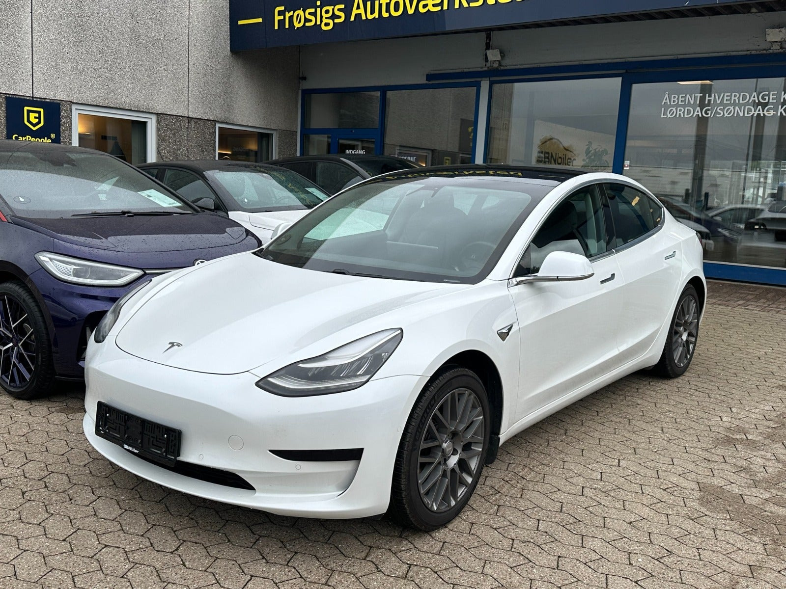 Hvid Tesla Model 3 fra 2020