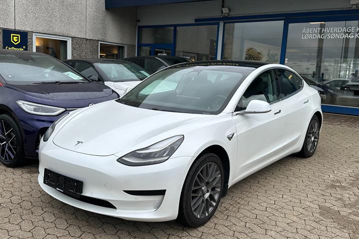 Hvid Tesla Model 3 fra 2020