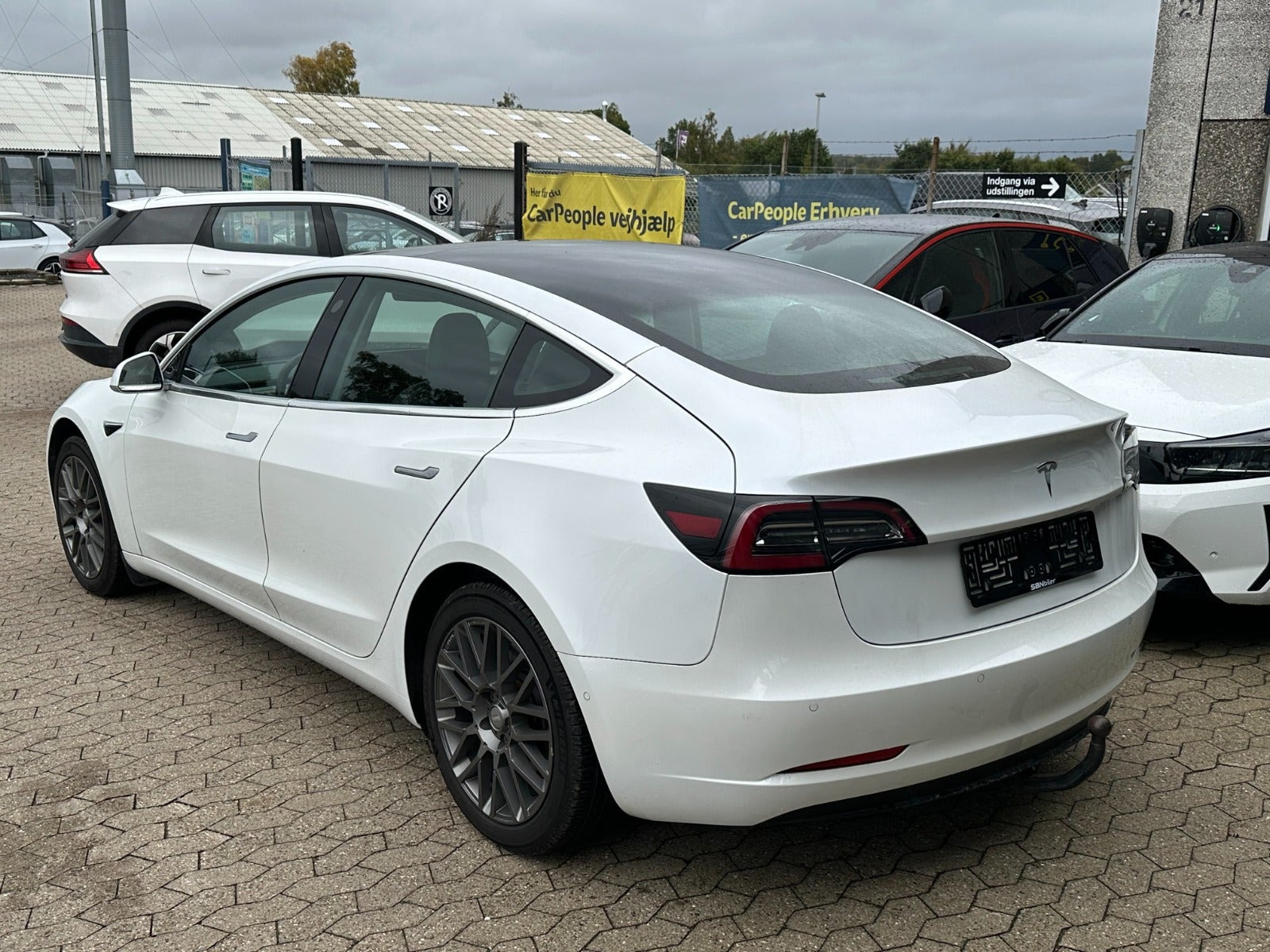 Hvid Tesla Model 3 fra 2020