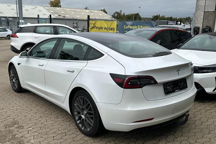 Hvid Tesla Model 3 fra 2020