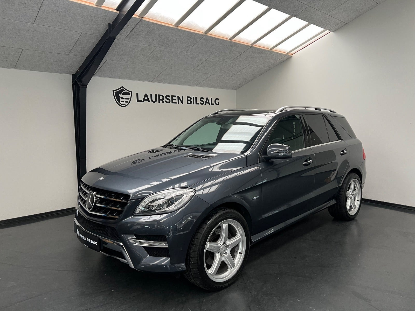 Grå Mercedes ML350 fra 2012