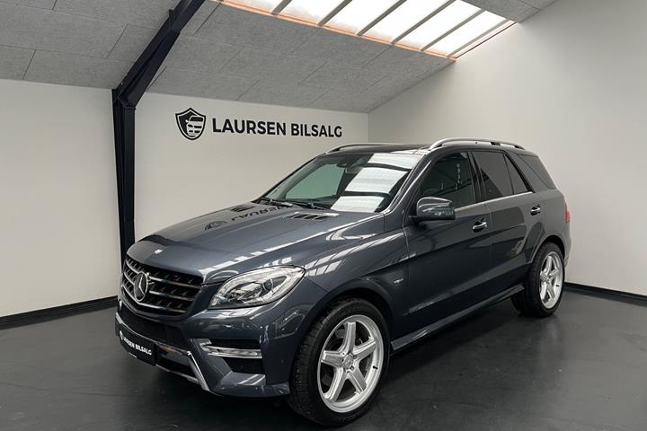Grå Mercedes ML350 fra 2012