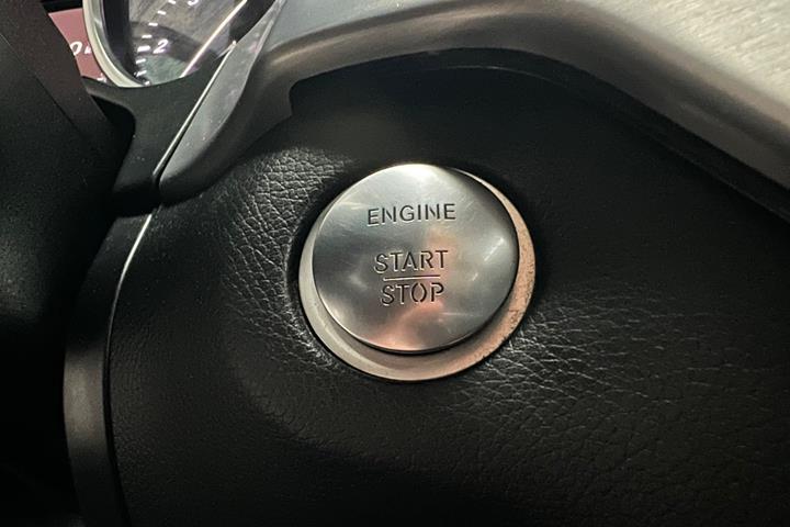 Grå Mercedes ML350 fra 2012