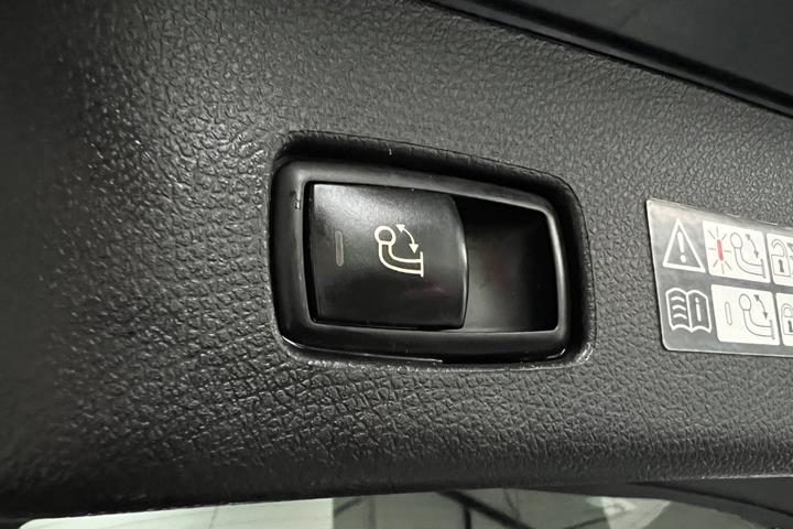 Grå Mercedes ML350 fra 2012