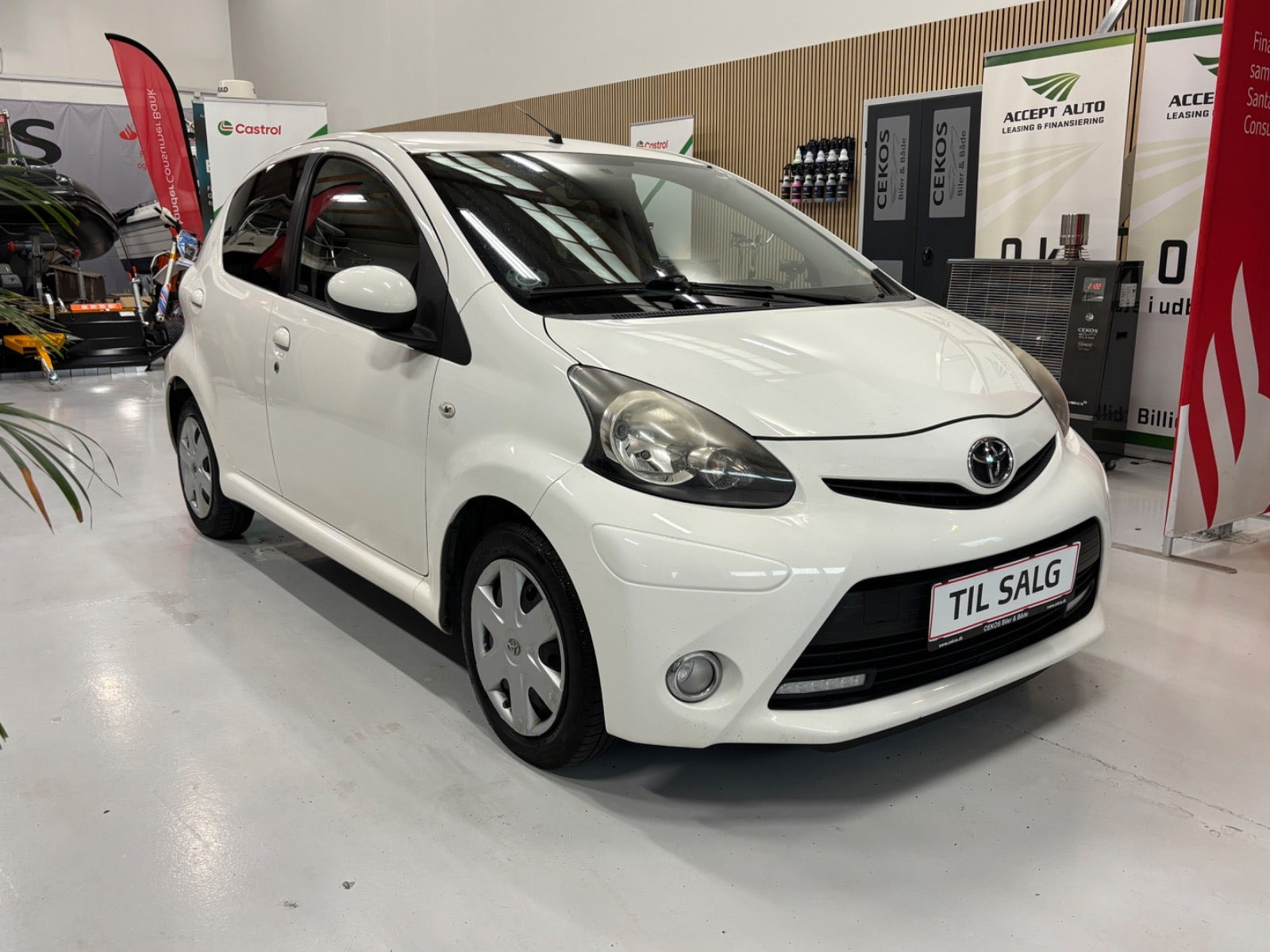 Hvid Toyota Aygo fra 2012