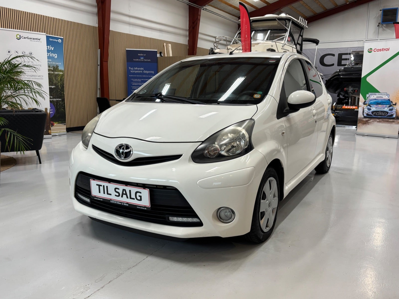 Hvid Toyota Aygo fra 2012