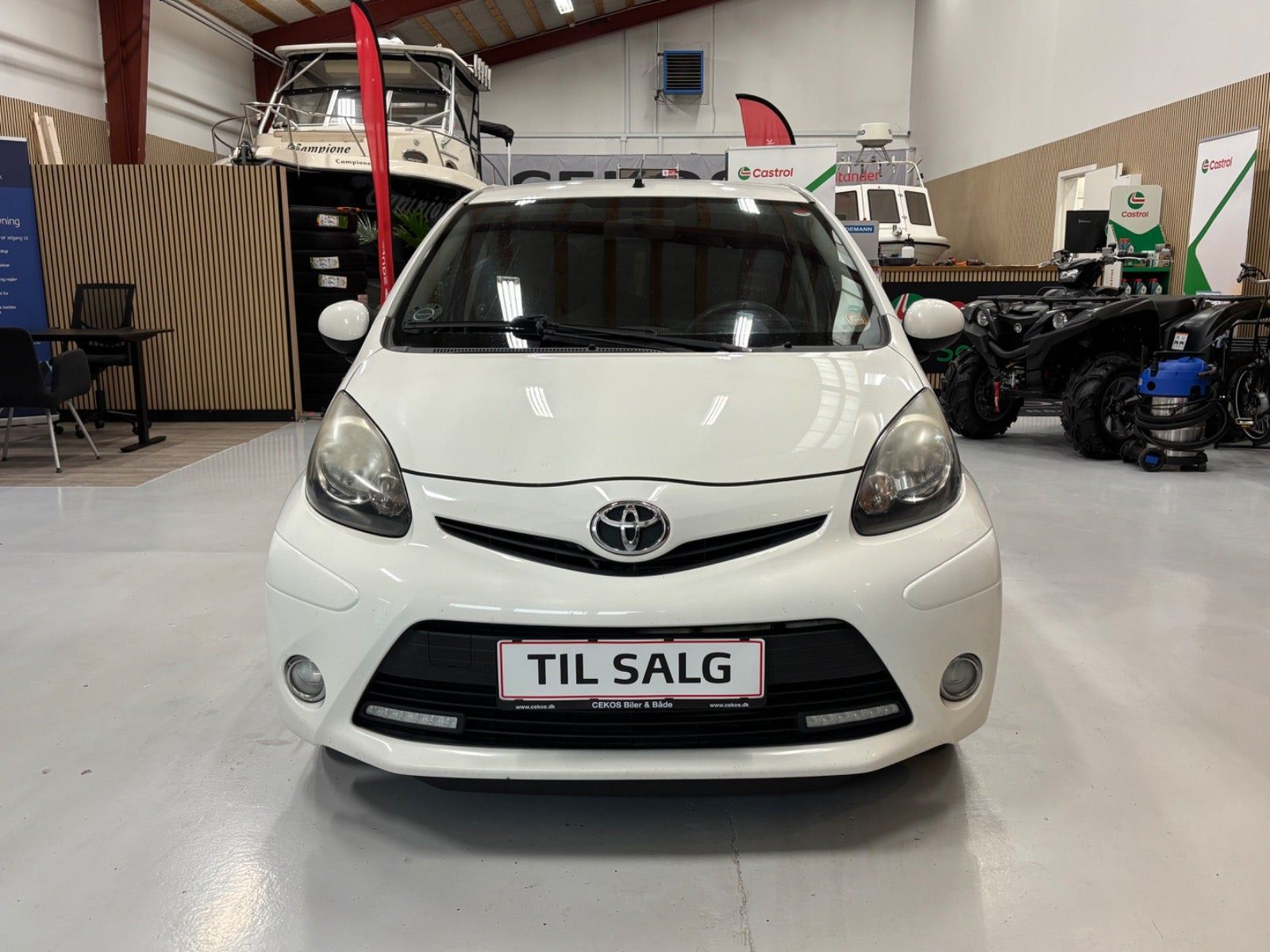 Hvid Toyota Aygo fra 2012