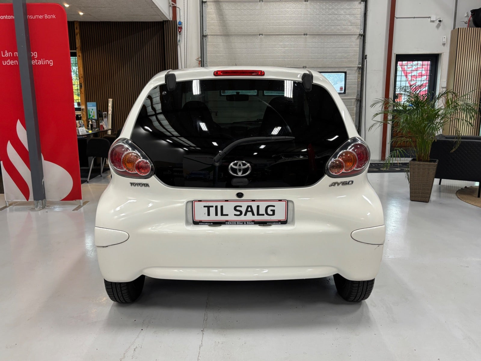 Hvid Toyota Aygo fra 2012
