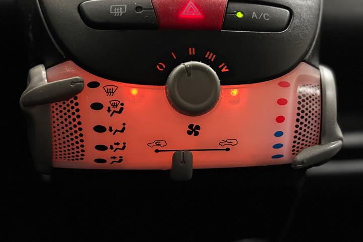 Hvid Toyota Aygo fra 2012