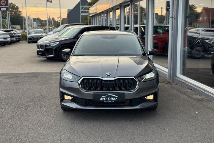 Grå Skoda Fabia fra 2023