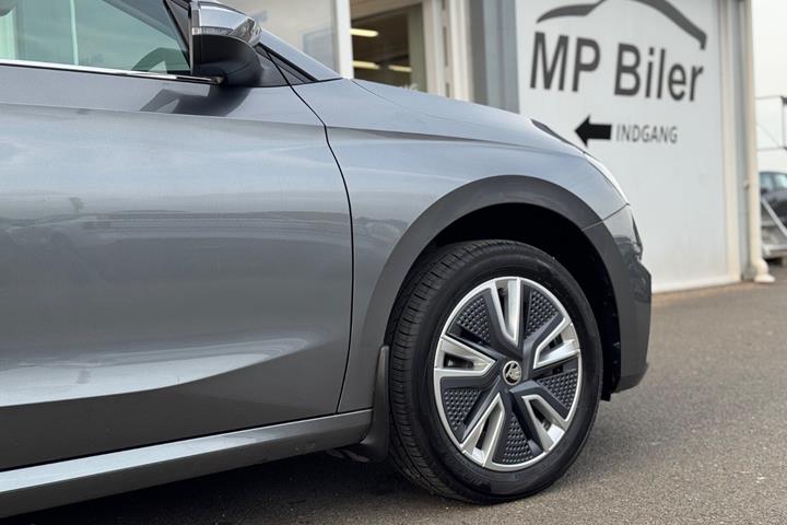 Grå Skoda Fabia fra 2023