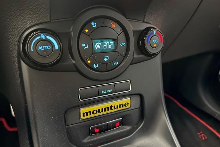 Rød Ford Fiesta fra 2014