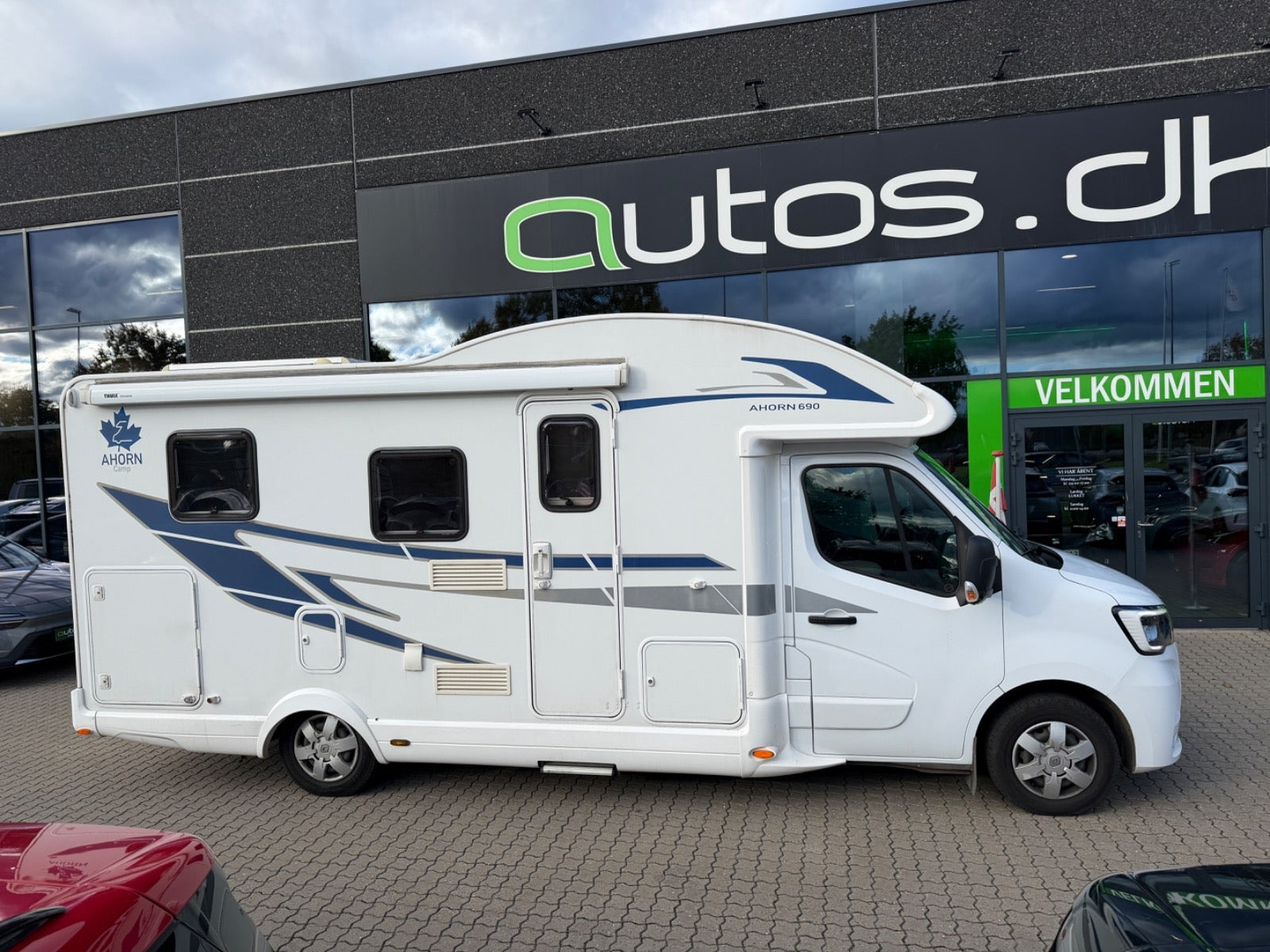 Hvid Ahorn T 690 fra 2020 set udefra