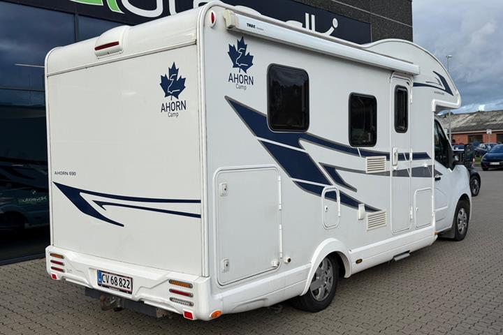 Hvid Ahorn T 690 fra 2020 set udefra