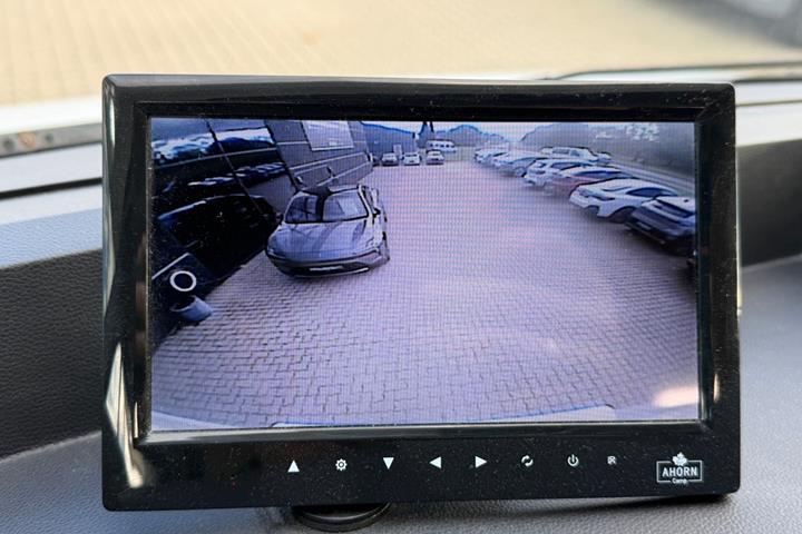 Hvid Ahorn T 690 fra 2020 set udefra