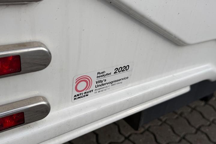 Hvid Ahorn T 690 fra 2020 set udefra