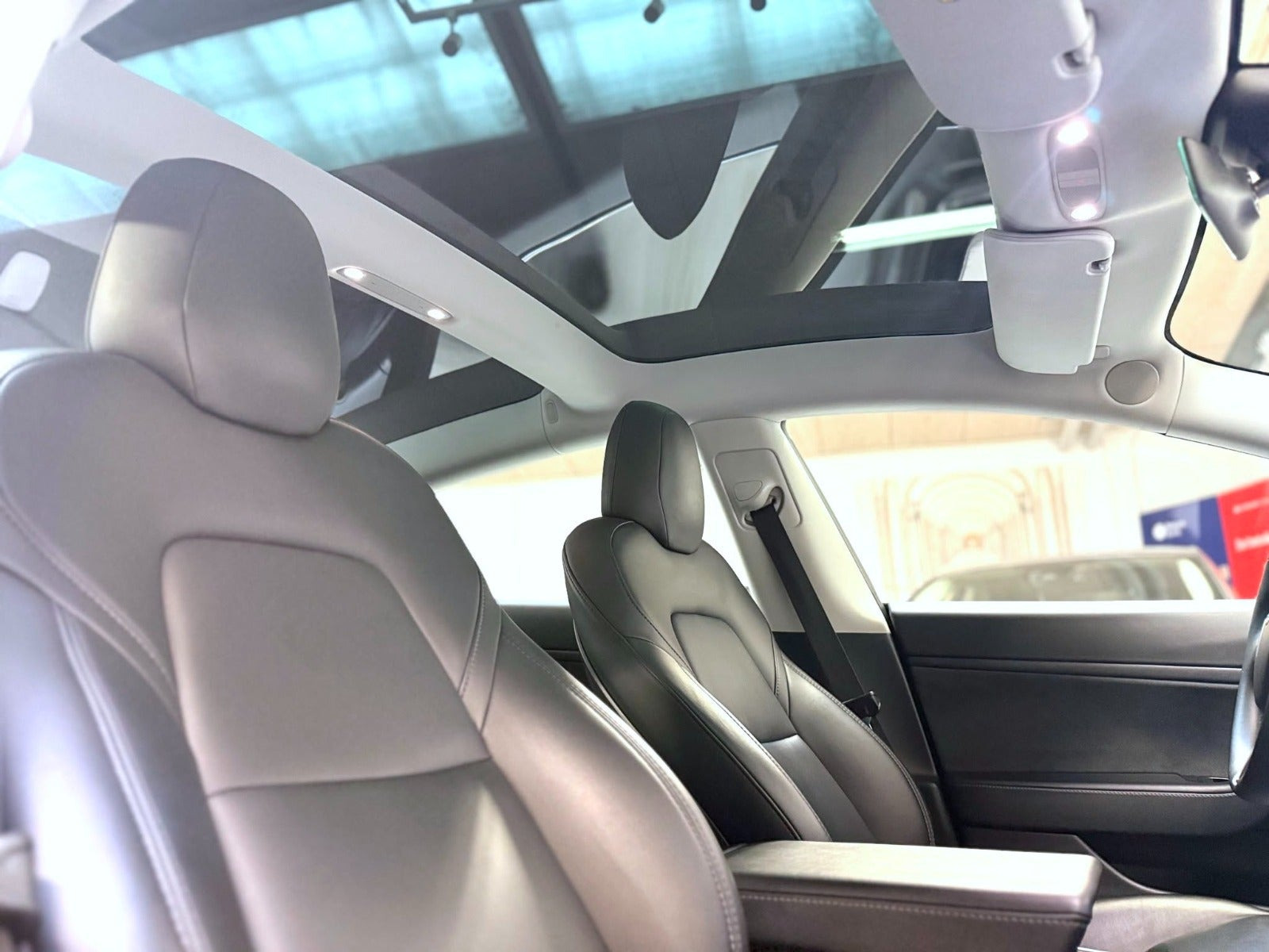 Blå Tesla Model 3 fra 2020