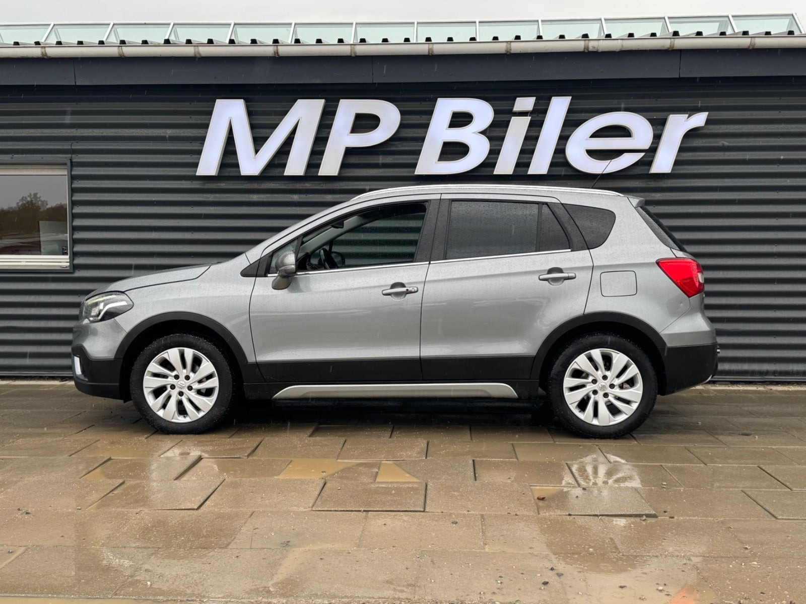 Sølv Suzuki S-Cross fra 2021