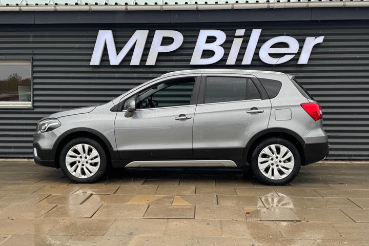 Sølv Suzuki S-Cross fra 2021