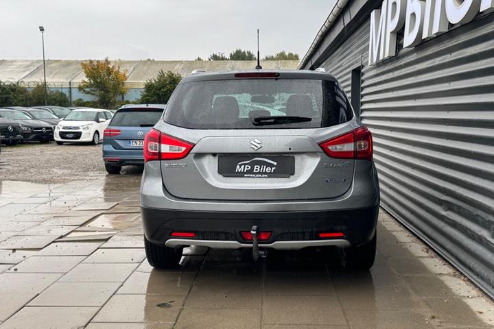 Sølv Suzuki S-Cross fra 2021