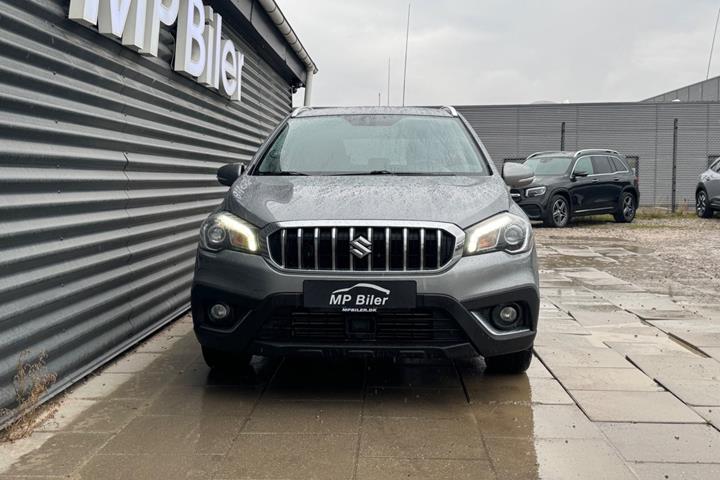 Sølv Suzuki S-Cross fra 2021