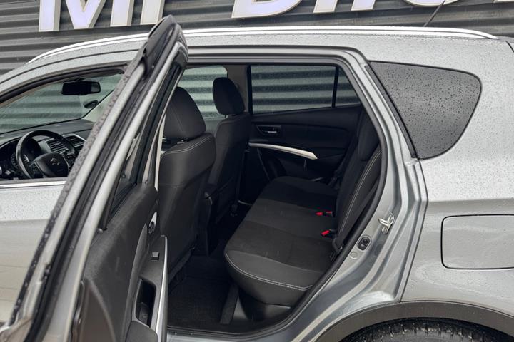 Sølv Suzuki S-Cross fra 2021