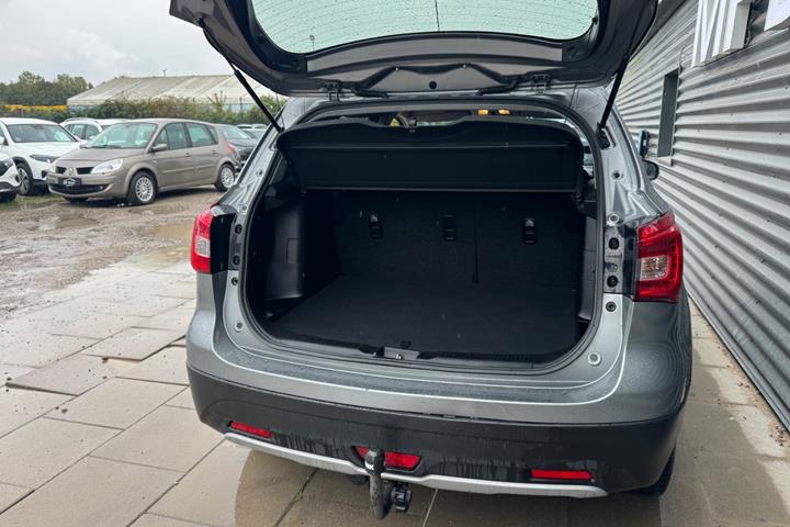 Sølv Suzuki S-Cross fra 2021
