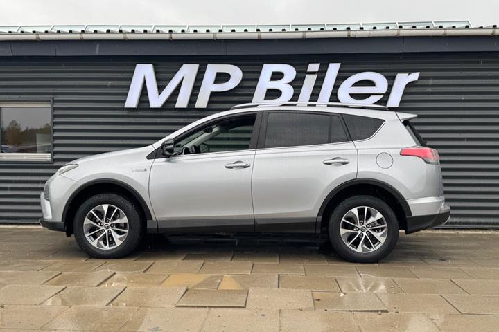 Sølv Toyota RAV4 fra 2017