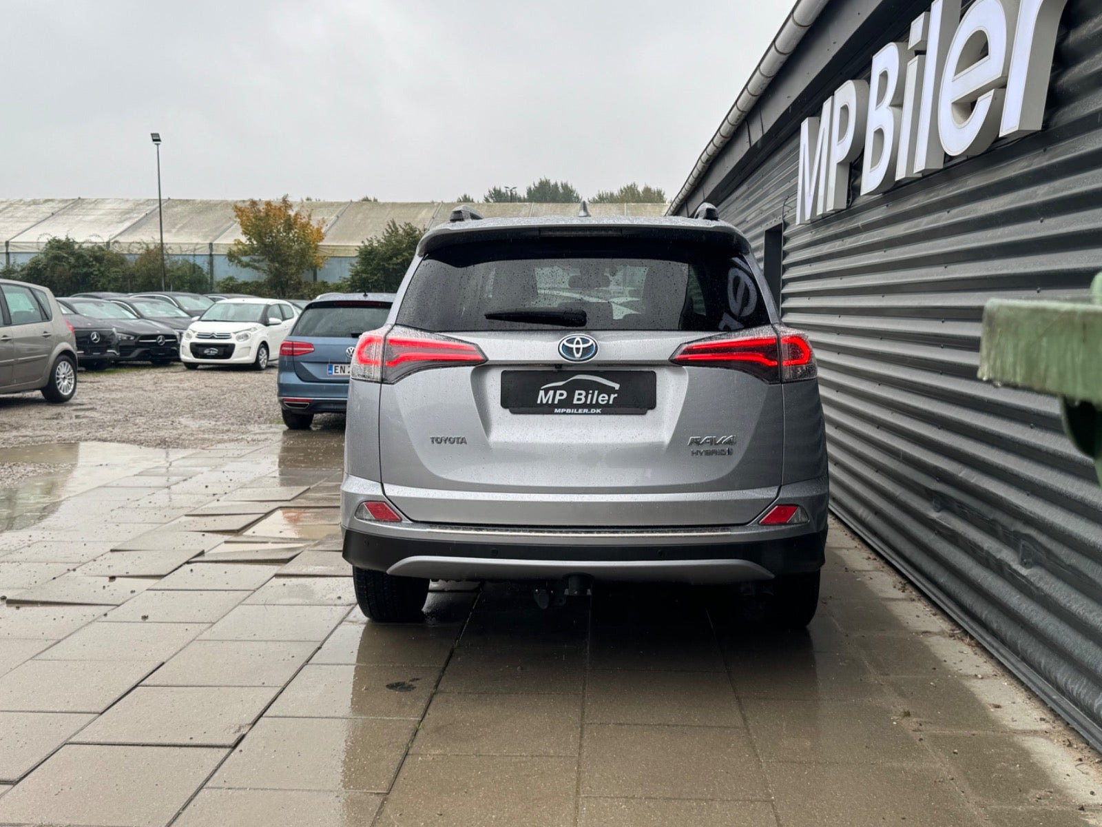 Sølv Toyota RAV4 fra 2017