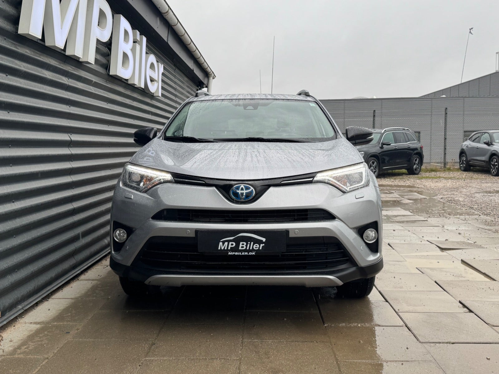 Sølv Toyota RAV4 fra 2017