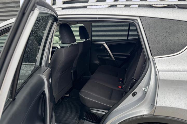 Sølv Toyota RAV4 fra 2017