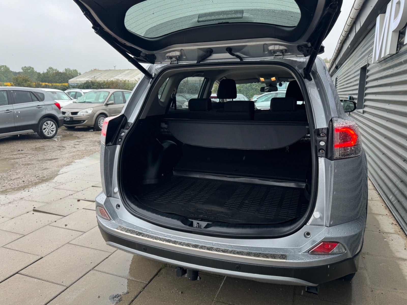 Sølv Toyota RAV4 fra 2017