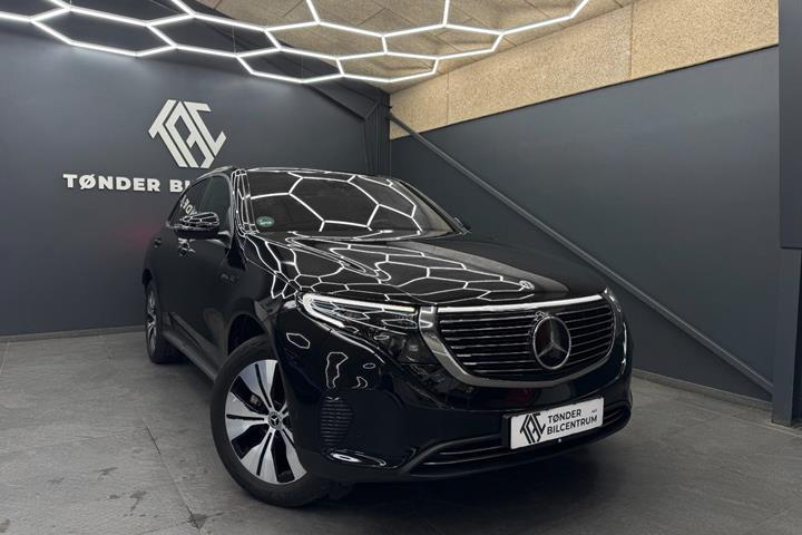 Sort Mercedes EQC400 fra 2023 set udefra