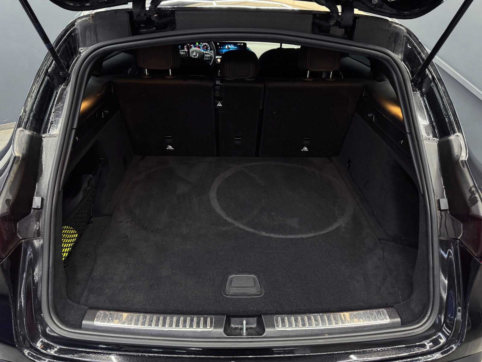 Sort Mercedes EQC400 fra 2023