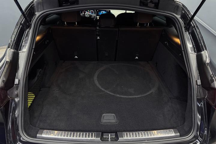 Sort Mercedes EQC400 fra 2023
