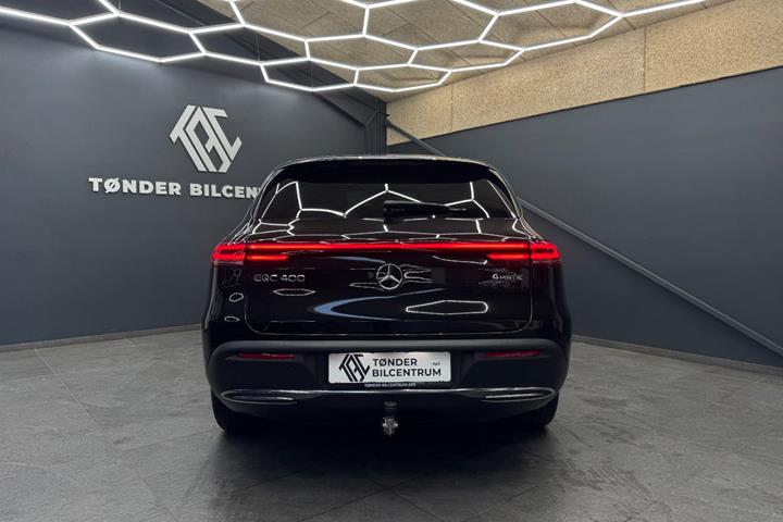 Sort Mercedes EQC400 fra 2023