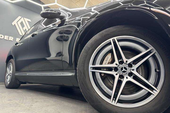Sort Mercedes EQC400 fra 2023