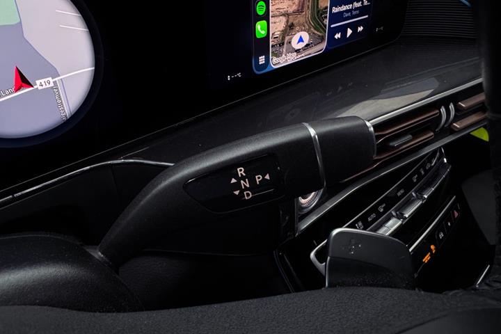 Sort Mercedes EQC400 fra 2023