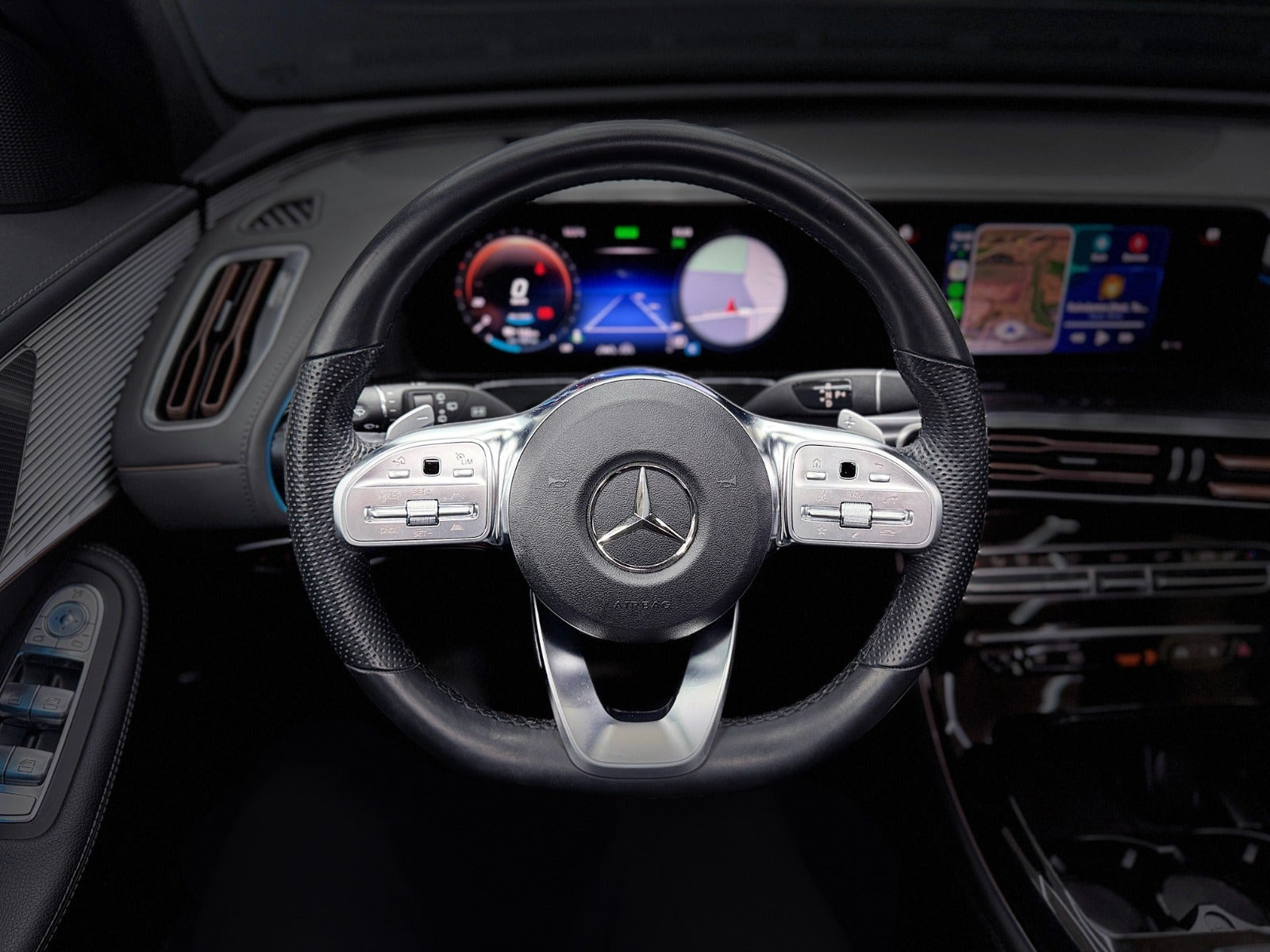 Sort Mercedes EQC400 fra 2023