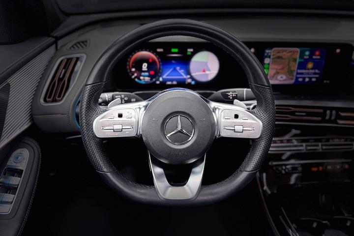 Sort Mercedes EQC400 fra 2023