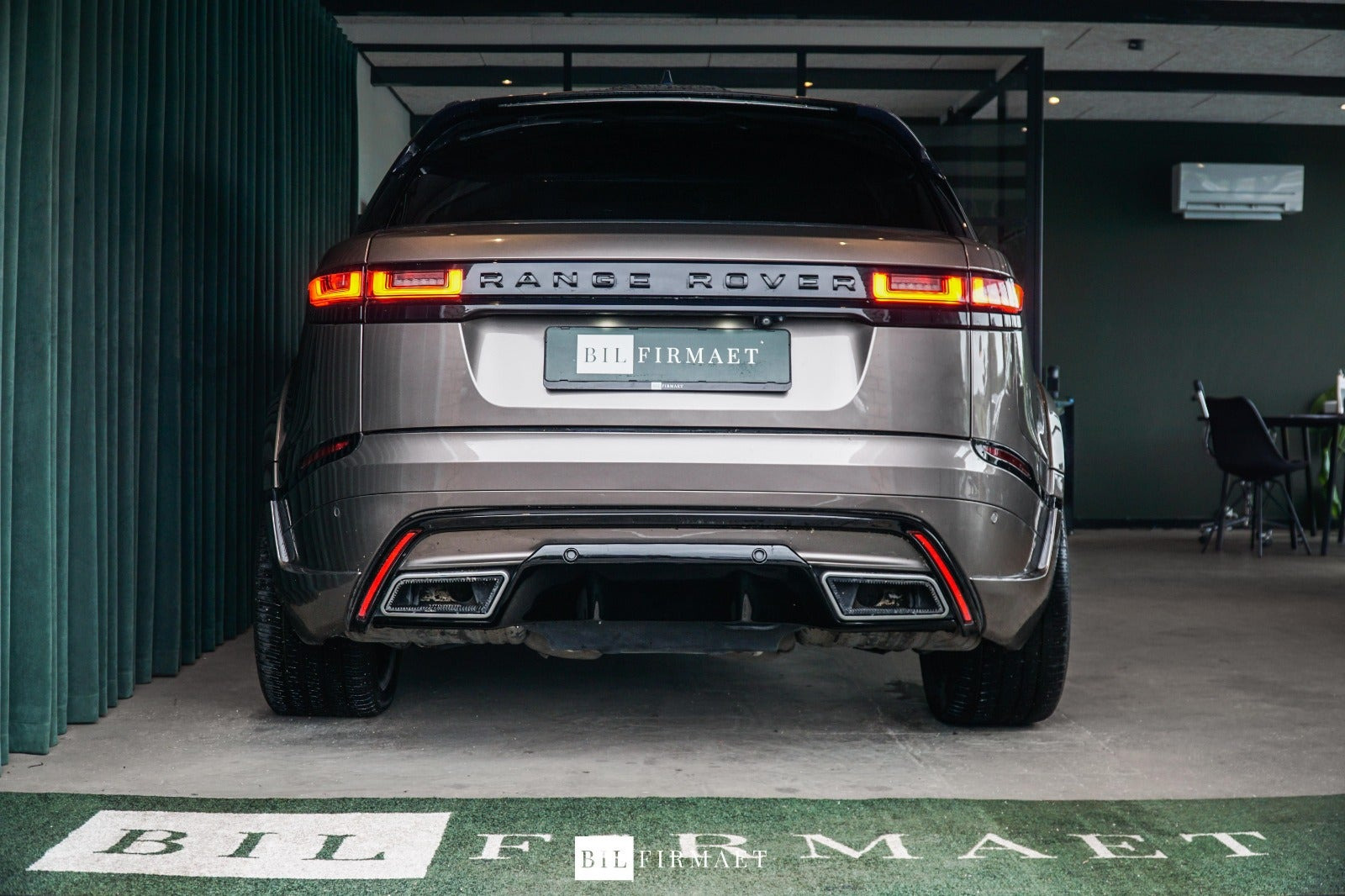 Orange Land Rover Range Rover Velar fra 2017