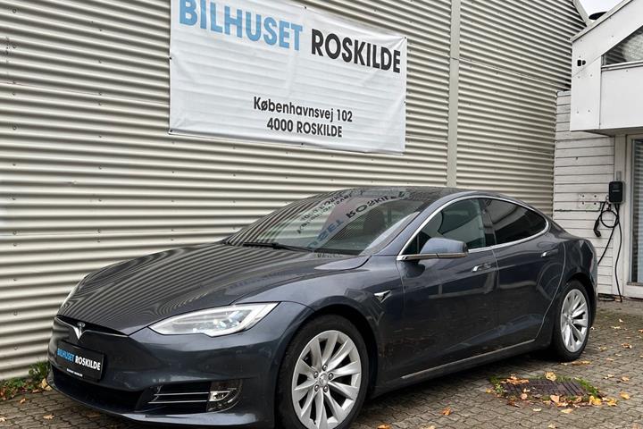 Grå Tesla Model S fra 2018