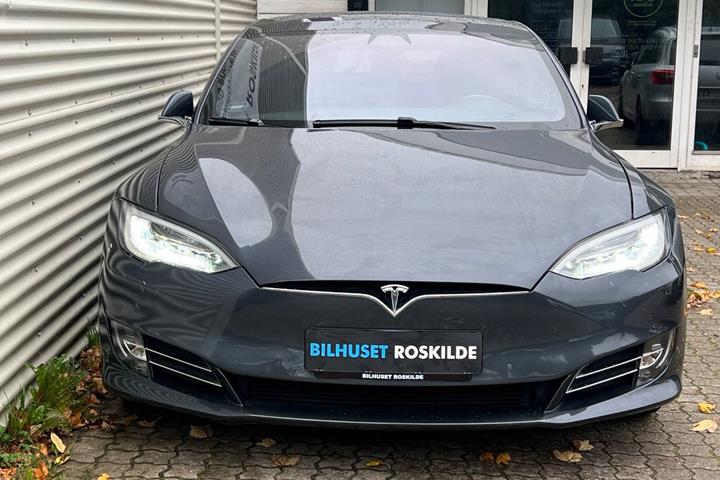 Grå Tesla Model S fra 2018