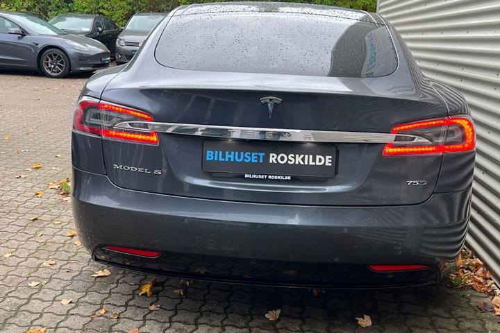 Grå Tesla Model S fra 2018