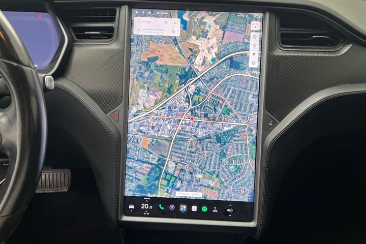 Grå Tesla Model S fra 2018