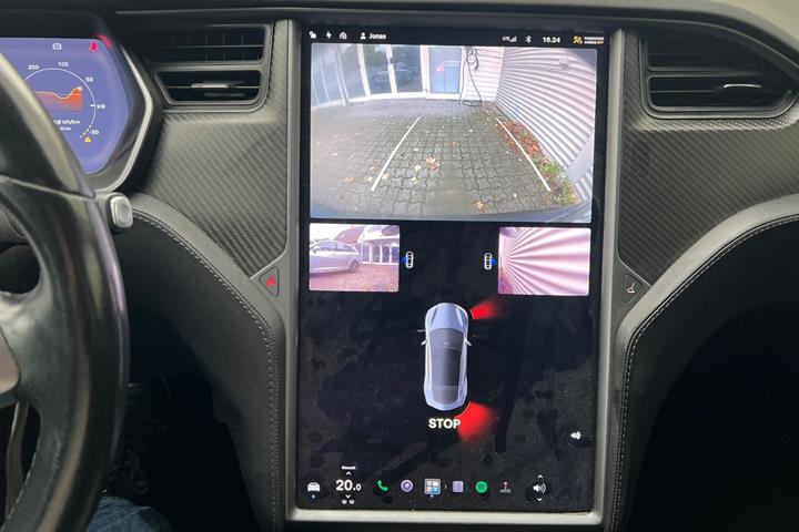 Grå Tesla Model S fra 2018